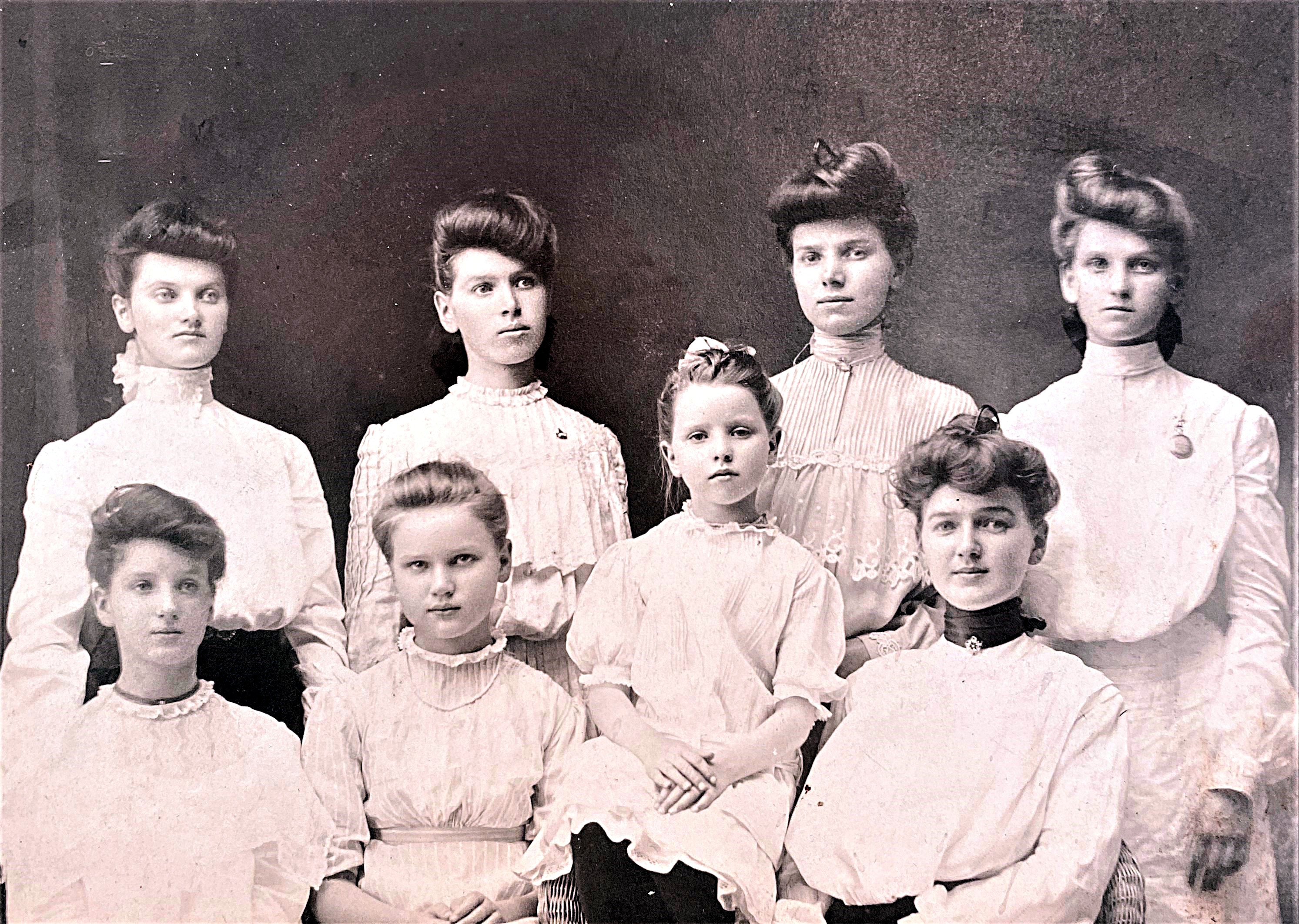 Generation 3. The Eight Daughters of Cyrus and Effie (McKinney) Lias - 1901